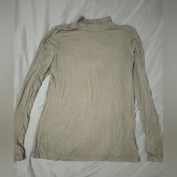 Tahari Olive Long Sleeve Top - Picture 1 of 2